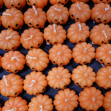 Load image into Gallery viewer, Pumpkin candles
