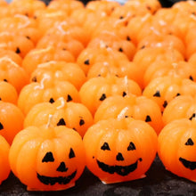 Load image into Gallery viewer, Pumpkin candles
